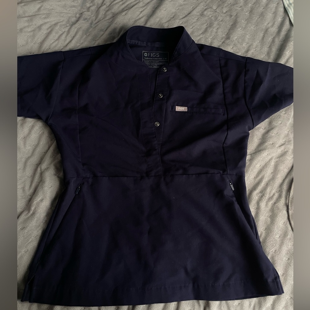 3 pocket scrub button up